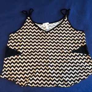 Chevron Patterned Crop Top - size 2X